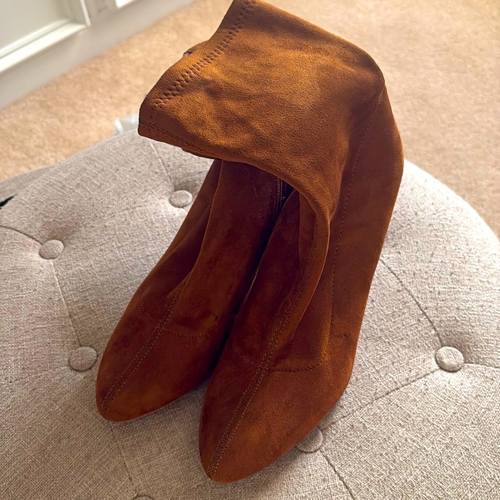 Stylish RUST heeled boot!